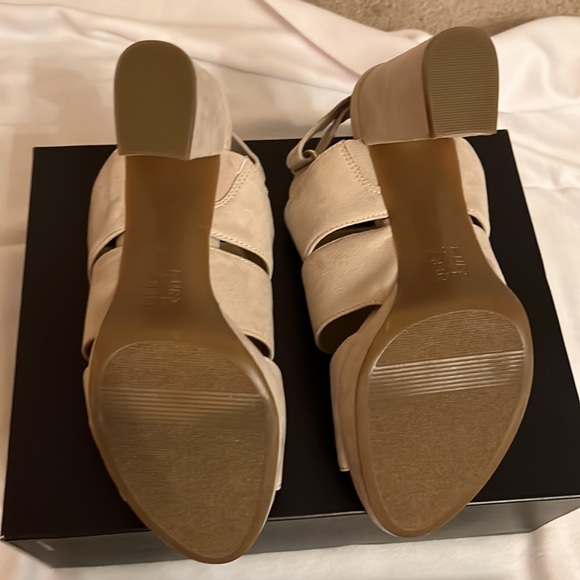 Naturalizer Sandals - Picture 2 of 6